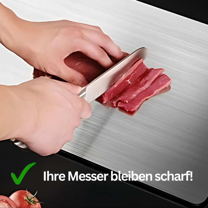 Pflegeleichtes Edelstahl-Schneidebrett, beständig gegen Gerüche, Bakterien – ideal für eine saubere Küche.