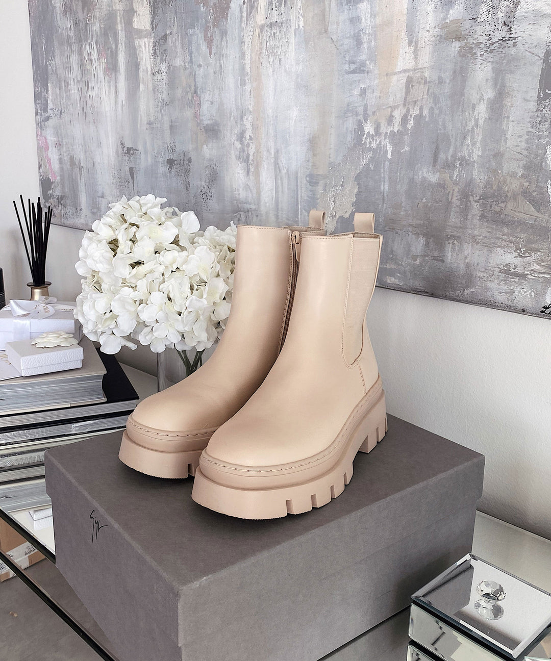 Beige Damen Chelsea Boots, stilvoll & warm für Herbst & Alltag. Perfekte Stiefeletten für Damenmode.