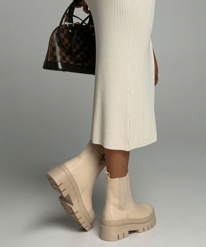 Warme beige Chelsea Boots für Damen, bequeme Herbstschuhe und stylische Stiefeletten.