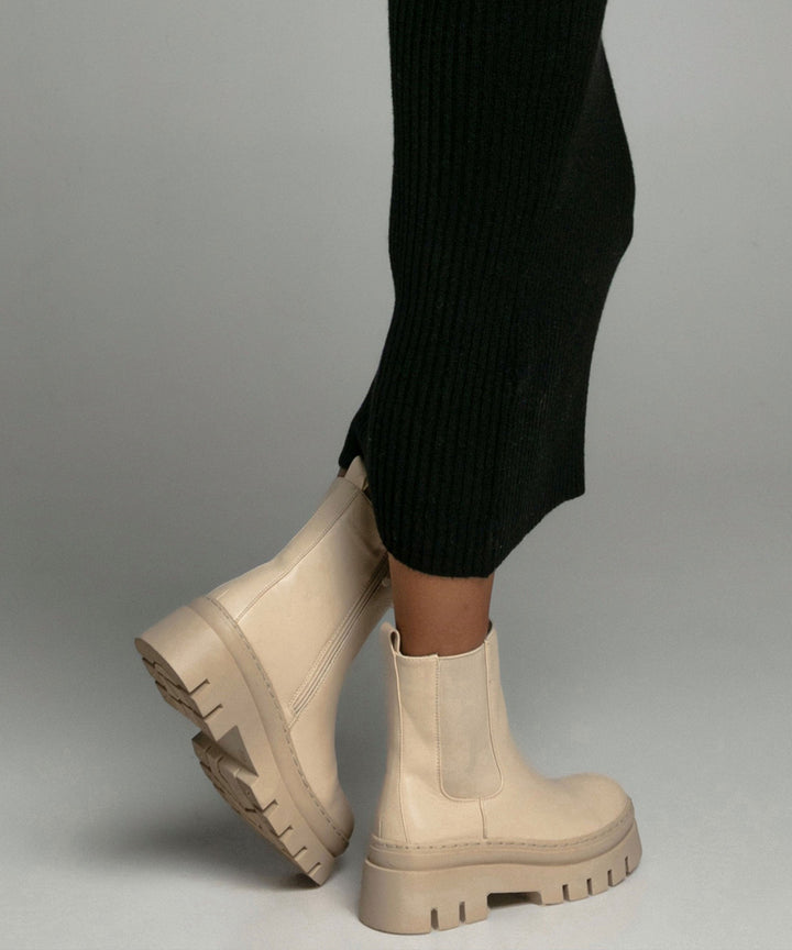 Bequeme Damen Chelsea Boots in Beige, perfekte Herbstschuhe und Freizeitschuh.