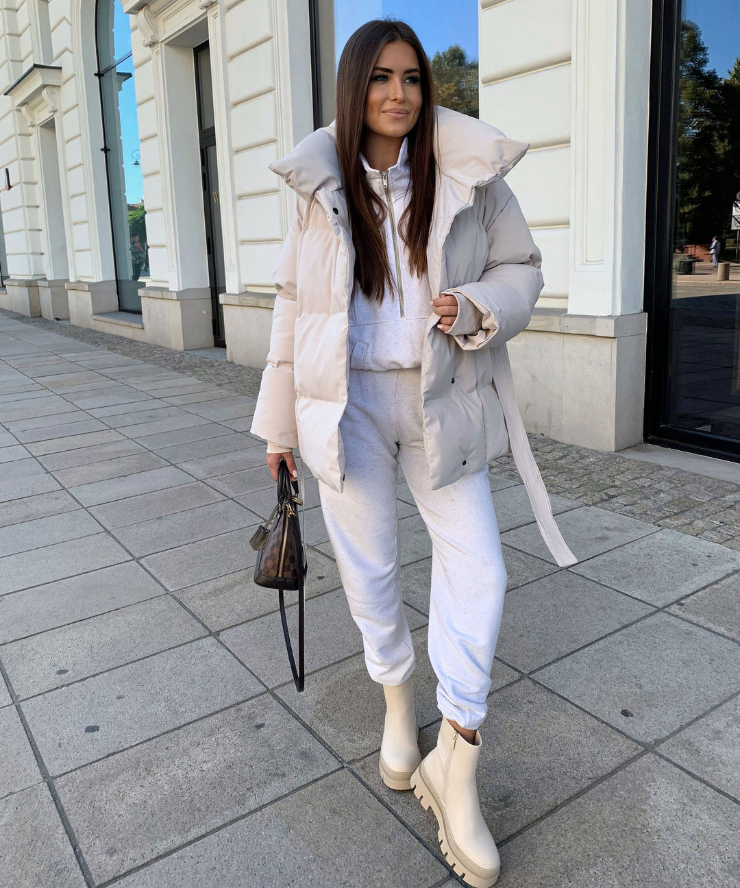 Beige Chelsea Boots für Frauen, elegante Stiefeletten und warme Herbststiefel.