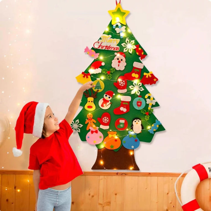 Montessori Filz Weihnachtsbaum für Kinder mit Lichterkette, ideal zum Basteln & Spielen an Weihnachten.