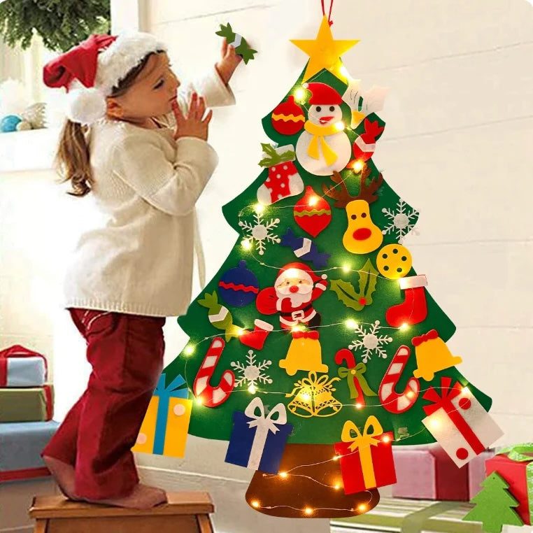 Pädagogischer Montessori Filz Weihnachtsbaum für Kinder, sicheres Weihnachtsspielzeug mit bunter Lichterkette.