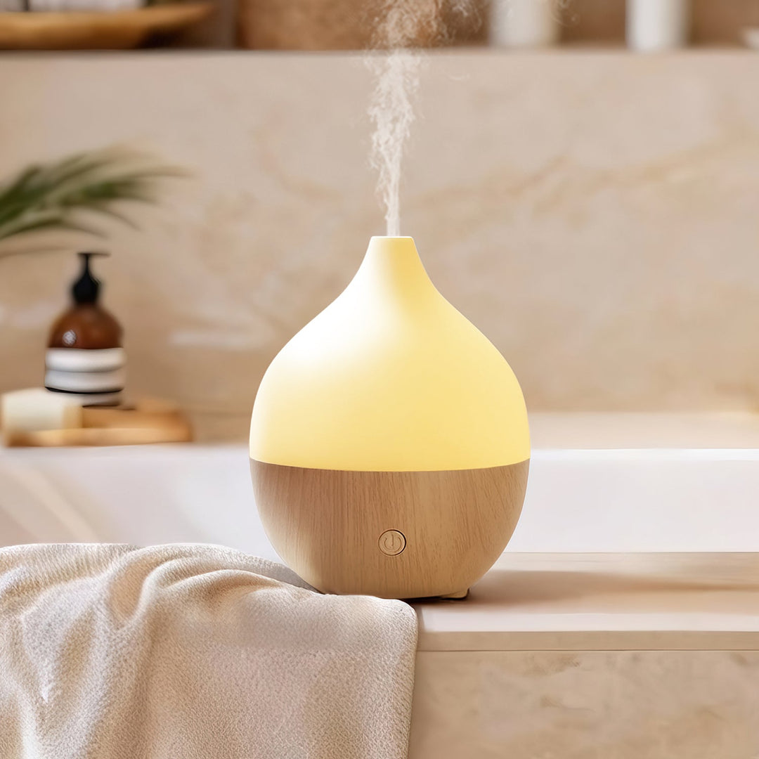 Kleiner Aroma Diffuser mit Kaltnebel und Luftbefeuchter-Funktion, perfekt für Schlafzimmer & Büro.