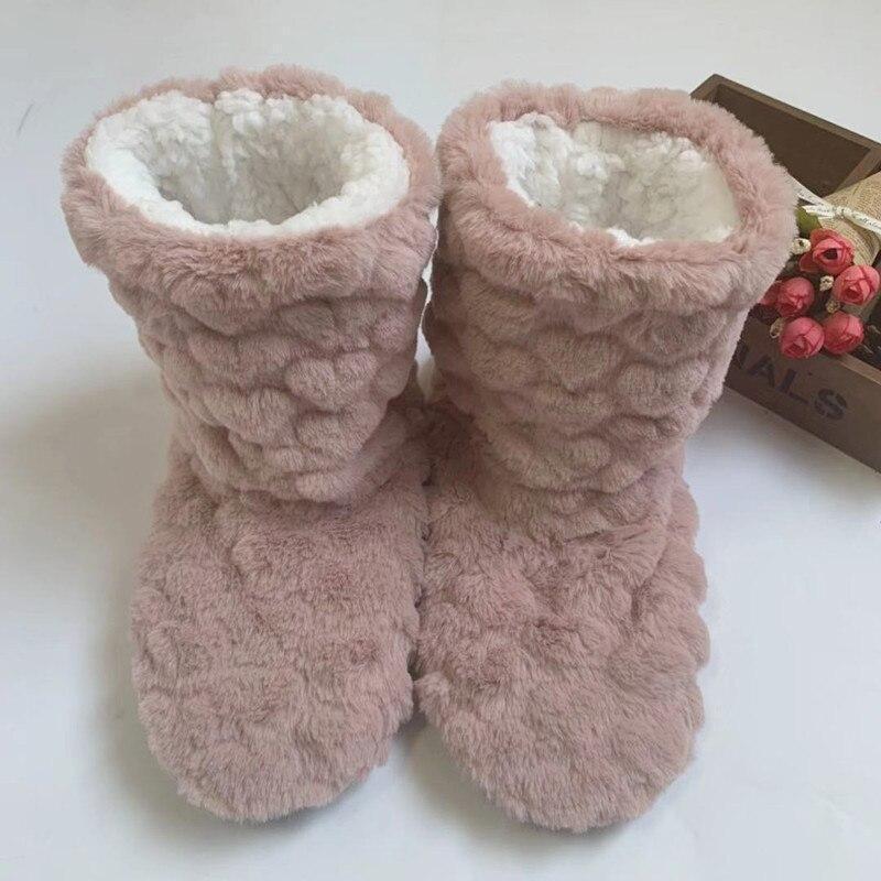 Elegante Damen Kuschelhausschuhe, Seitenansicht, perfekt für gemütliche Stunden im Winter. Warme Haus Schuhe.