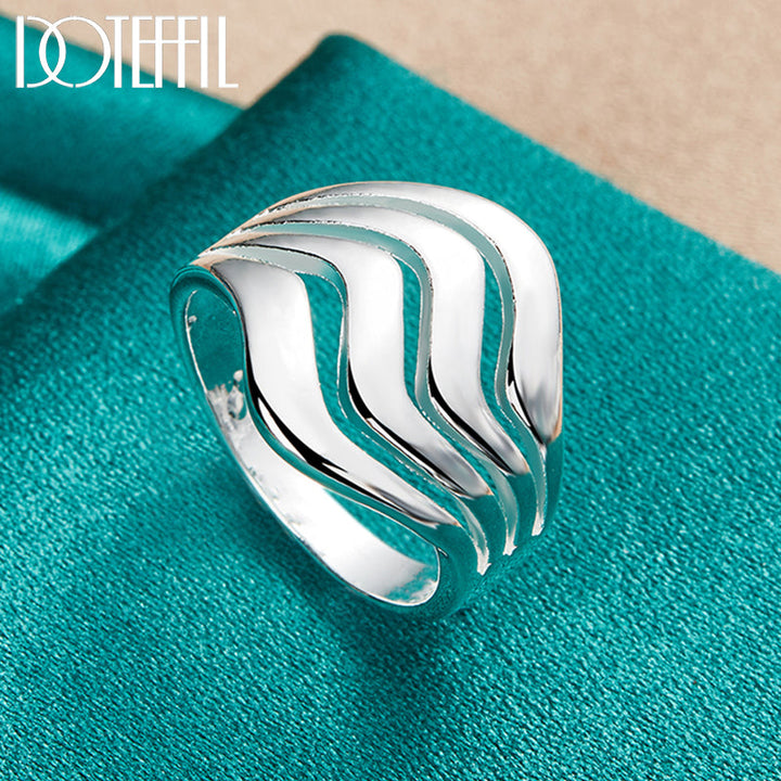 Moderner Unisex-Ring aus Sterlingsilber mit vier glatten Linien, vielseitiges Accessoire.