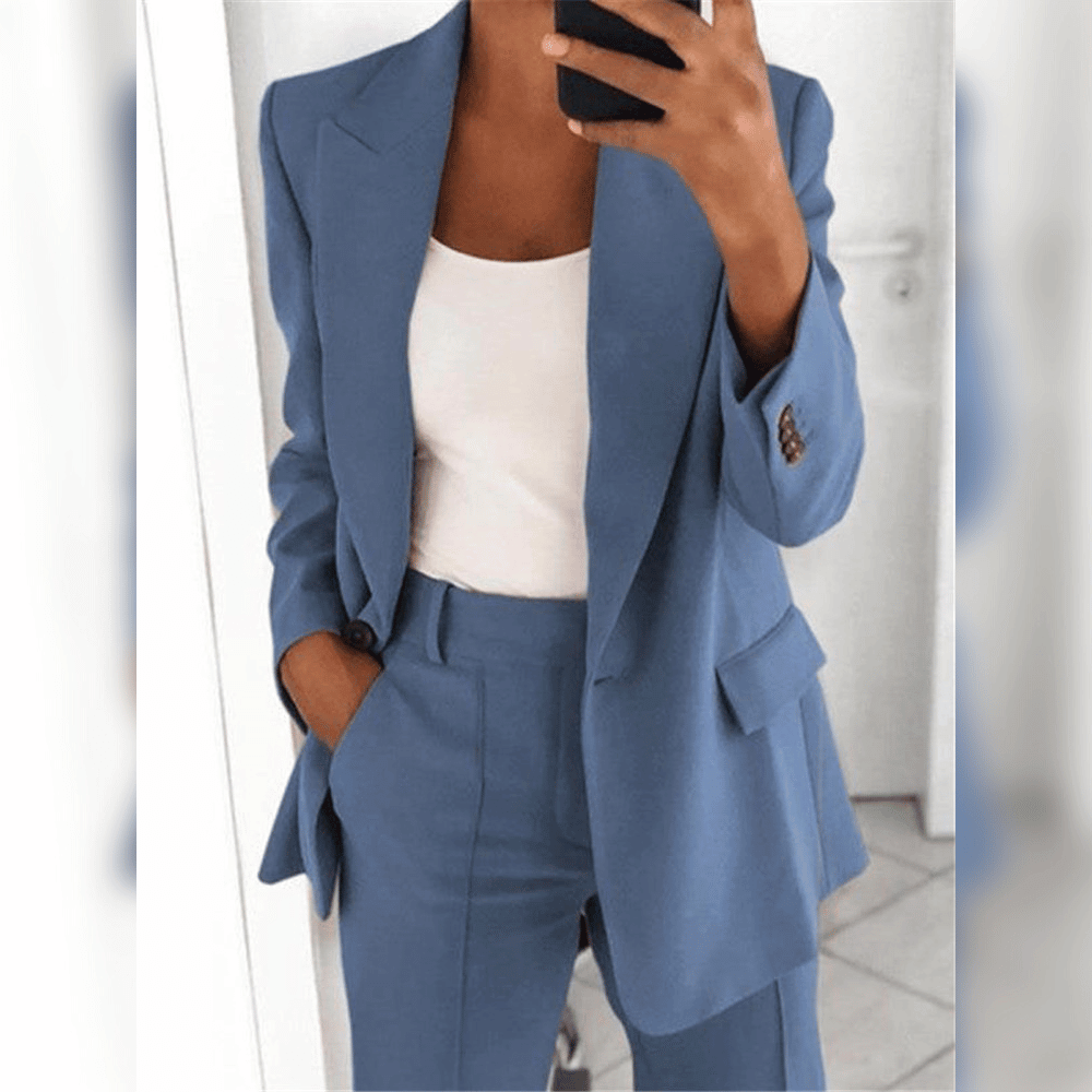 Hochwertiger Damen Blazer, handgefertigt mit elegantem, zeitlosem Design. Perfekt für Business und Smart Casual.