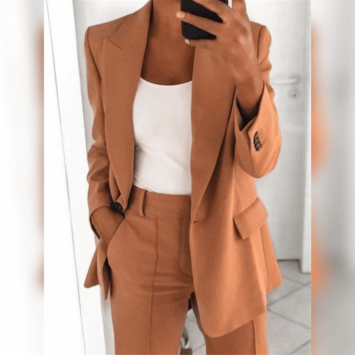 Zeitloser Damen Blazer, elegant geschnitten für eine feminine Silhouette. Handgefertigte Damenmode für Business & Freizeit.