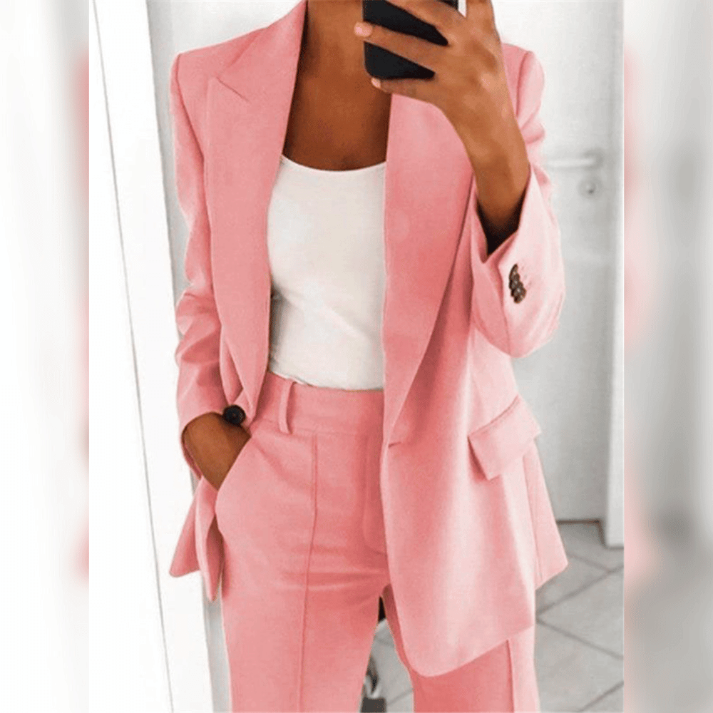 Damen Blazer: Eleganter Anzug im zeitlosen Design, handgefertigt für optimalen Komfort & stilvollen Business Look.