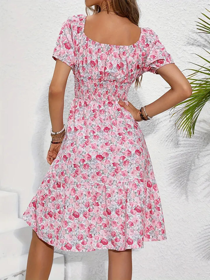 Feminin bedrucktes Urlaubskleid für Damen, leichtes Sommer Midikleid ideal für Strand und Freizeit.