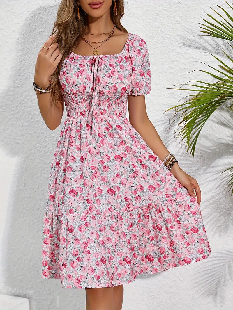 Damen Blumendruck Sommer Midikleid mit quadratischem Ausschnitt, ideal als Urlaubskleid oder Strandkleid.