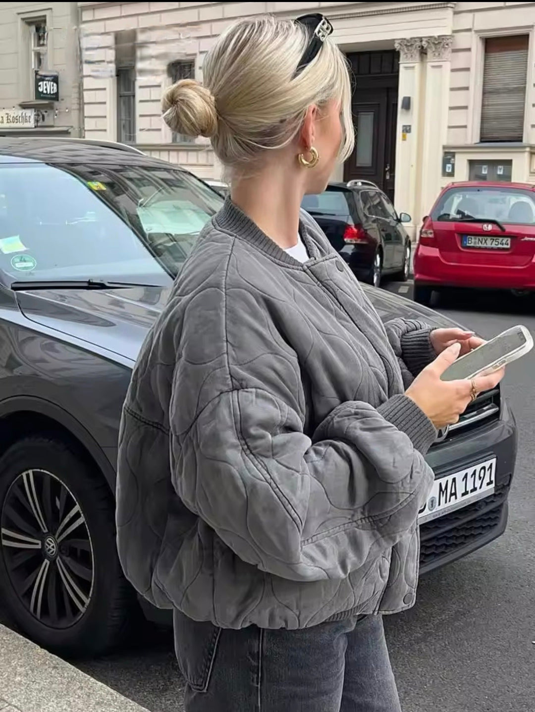 Komfortable Oversized Damen Bomberjacke, vielseitig kombinierbar für den Herbst-Streetwear-Look.