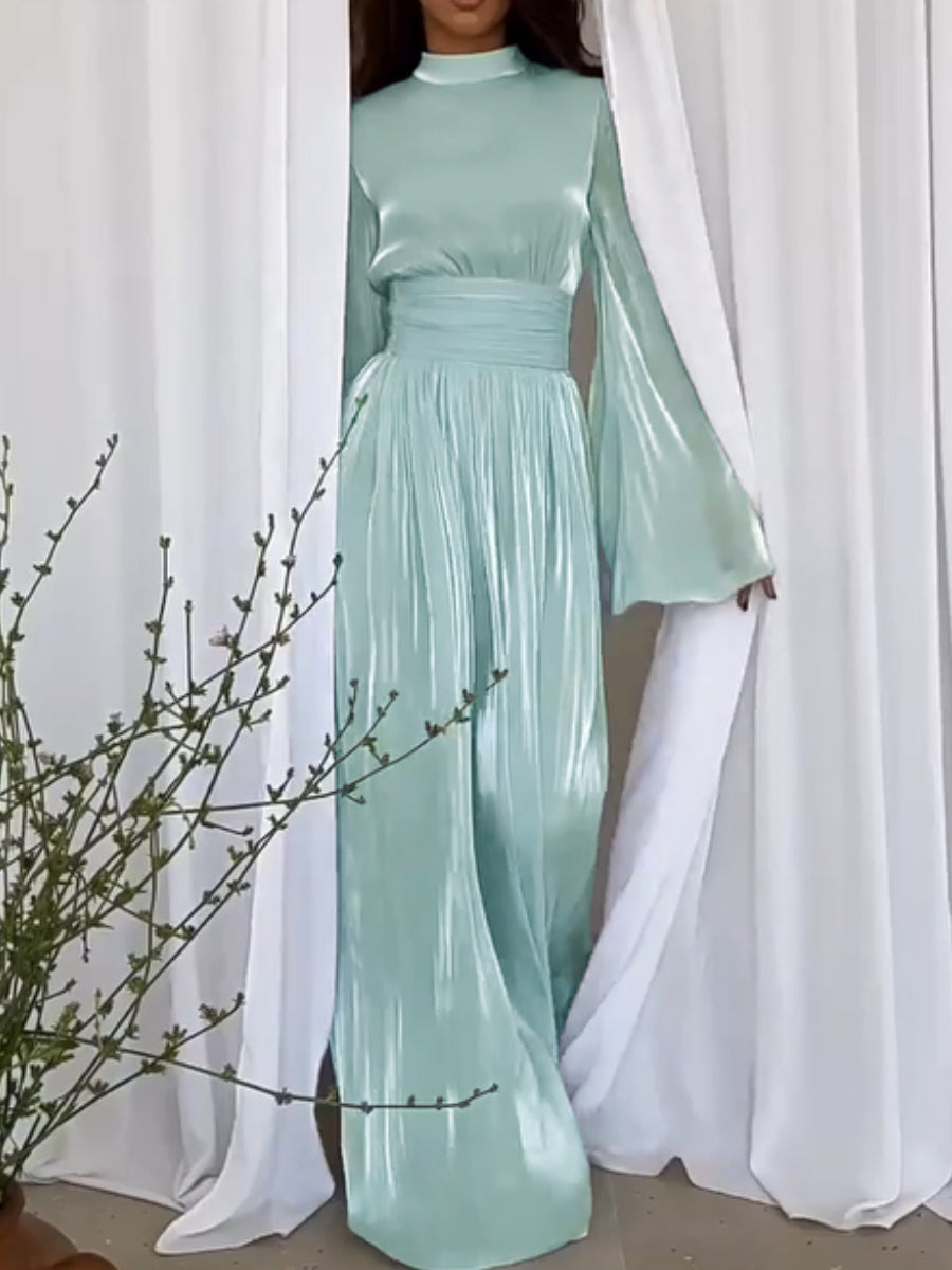 Weißes, elegantes Damen Maxikleid mit Plissees und langen Ärmeln. Perfektes Party- oder Festkleid für besondere Anlässe.