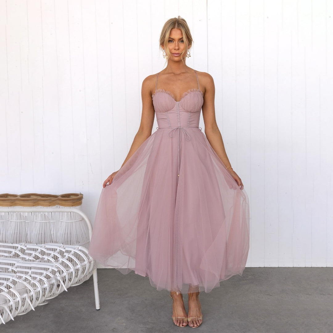Glamouröses tailliertes Cocktailkleid für Damen, stilvoll und schick, ideal für Partys und Events.