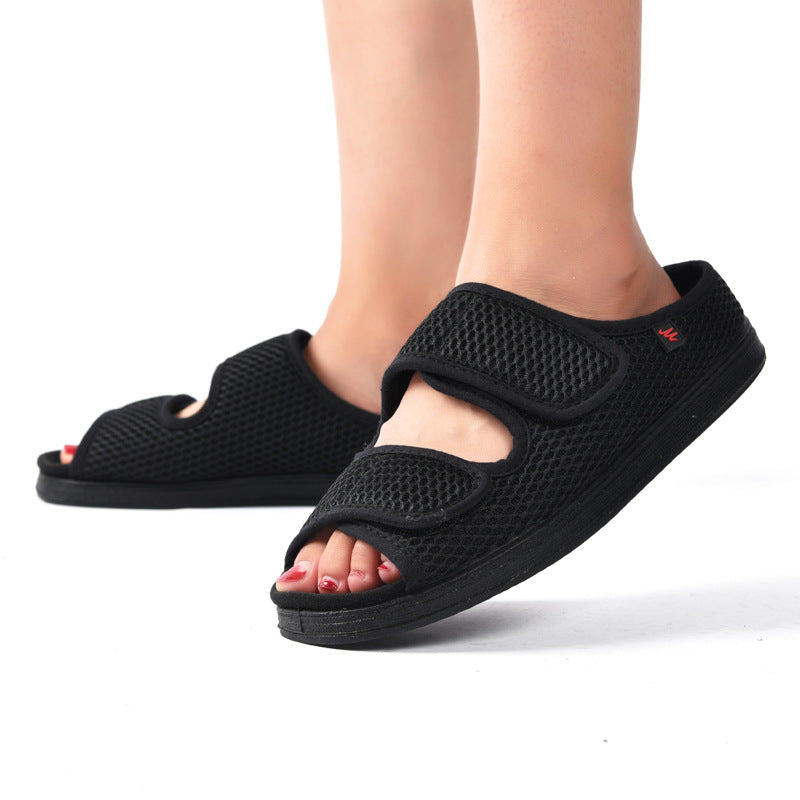 Damen Komfort-Sandalen mit extra weitem Schnitt. Verstellbarer Klettverschluss, offene Zehe für bequeme Sommer-Looks.