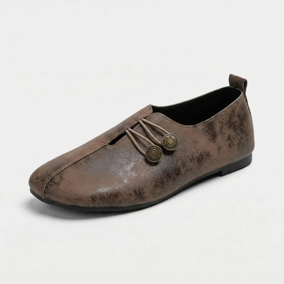 Schicke flache Damenschuhe mit schlanker Silhouette. Diese minimalistischen Komfortschuhe sind perfekt für Freizeit und Büro.
