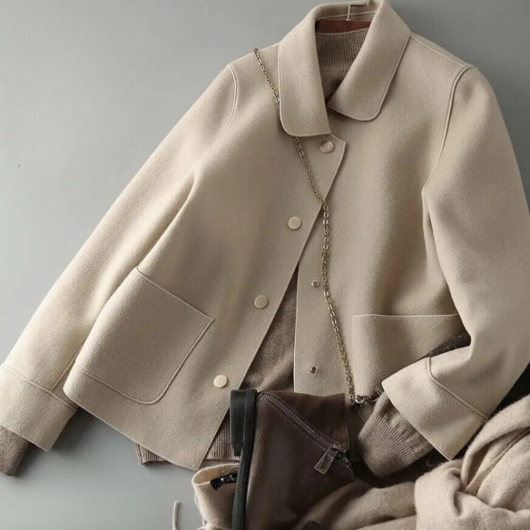 Elegante Damen Winterjacke mit Knöpfen für optimalen Kälteschutz. Perfekt für Herbst und Outdoor-Freizeit.
