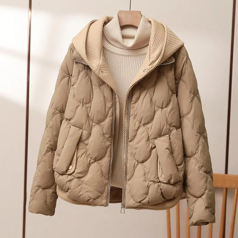 Damen Winterjacke, warm und stilvoll, ideal für kalte Tage und winterliche Outdoor-Aktivitäten. Modische Oberbekleidung.