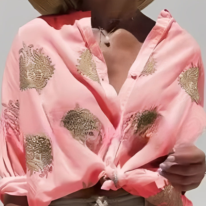 Stilvolle Damenbluse mit Allover-Muster. Eine vielseitige Komfortbluse für elegante Freizeit- & Business-Looks.