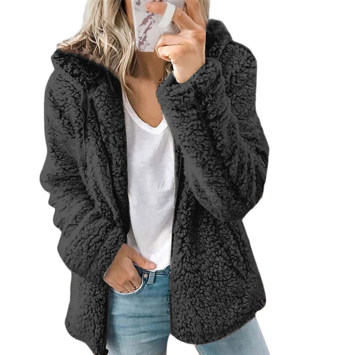 Eleganter Damen-Wintermantel im Teddy-Look. Kuscheliger & modischer Herbstmantel, ideal für stilvolle Outfits.