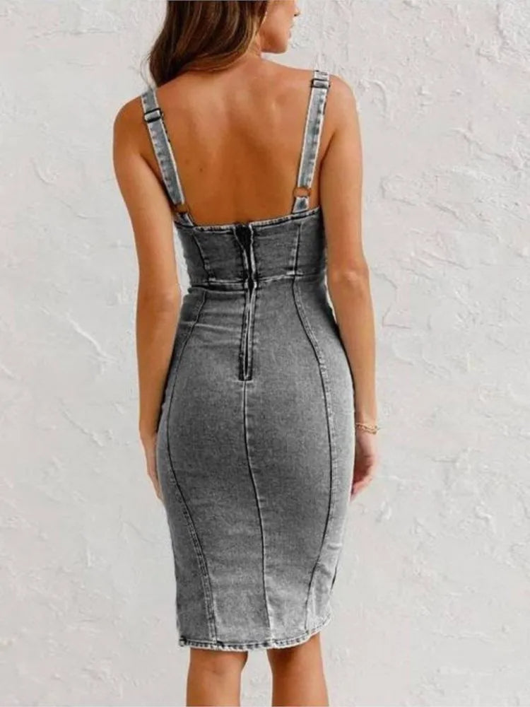 Stylisches, figurbetontes Damen Midikleid, ärmellos, elegant für Casual-Chic oder urbane Abendmode.