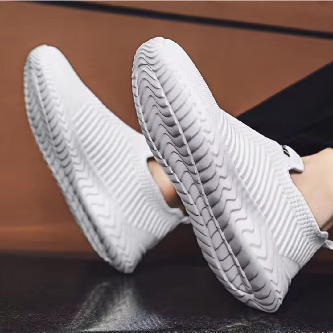 Bequeme Alltagsschuhe: orthopädische Slip-Ons für Damen & Herren, fördern die Fußgesundheit.