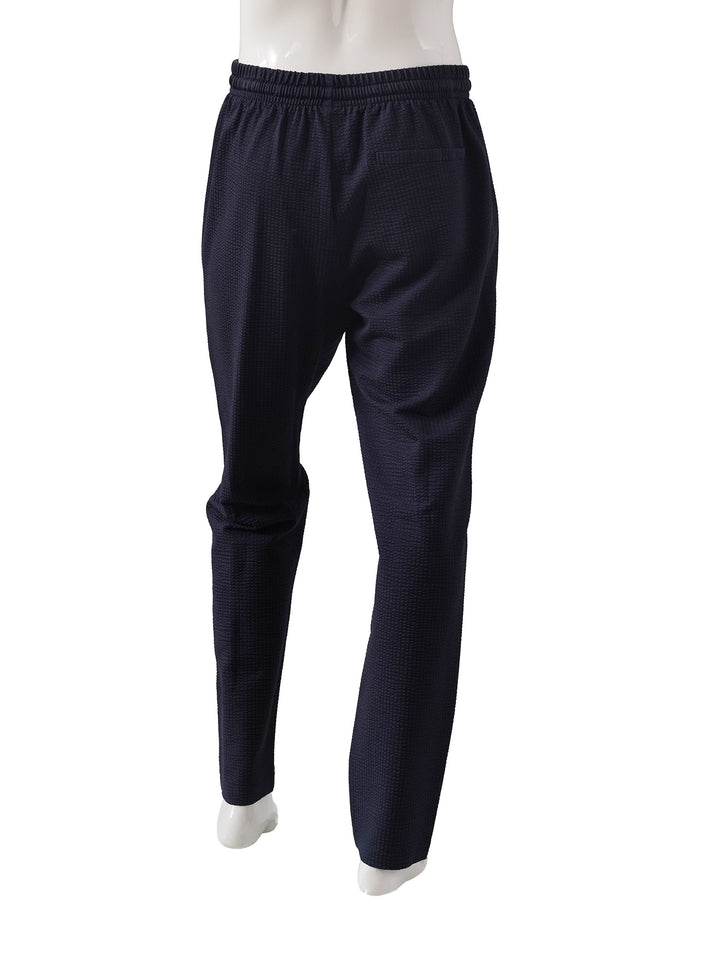 Leichte dunkelblaue Joggpant für Herren. Die perfekte luftige Sommerhose für Komfort und modernen Look.