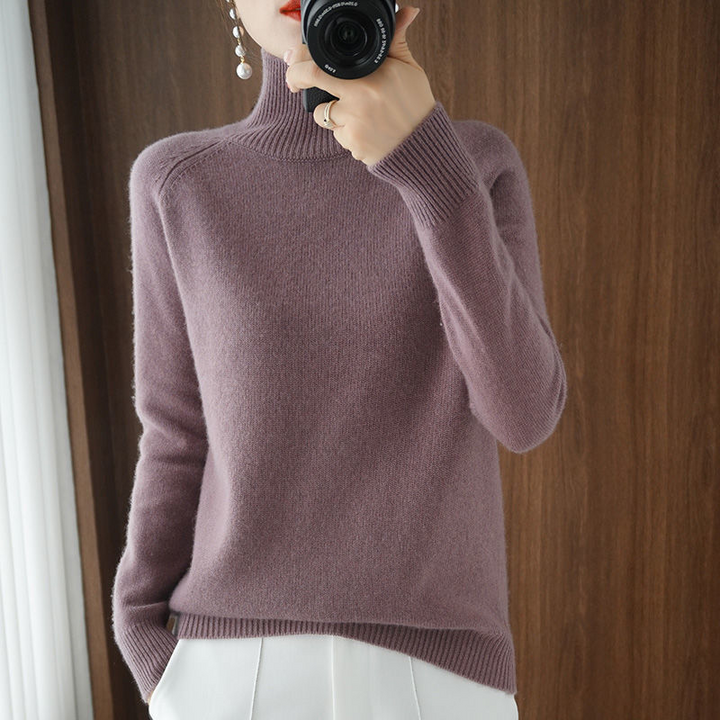 Hochgeschlossener Damen Rollkragenpullover, ein warmer Langarm-Sweater für stilvolle Wintermode.