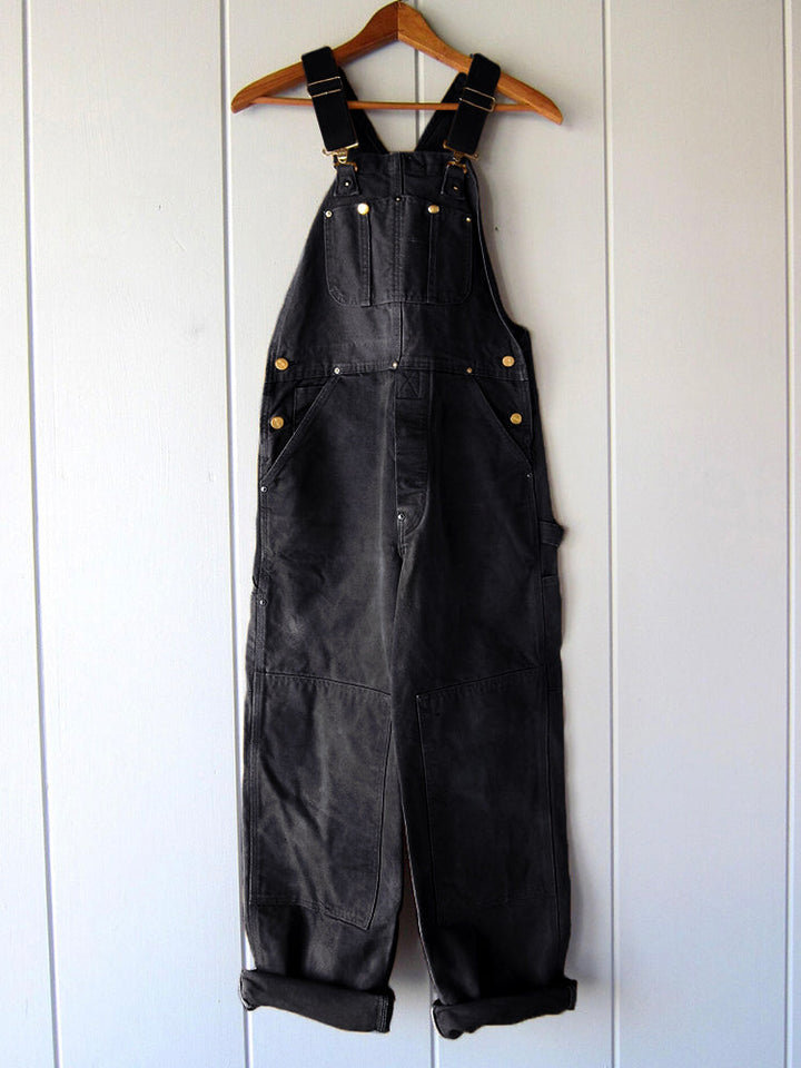 Seitenansicht der Damen Vintage Latzhose, lässiger Overall mit weitem Bein für entspannte Freizeittage.