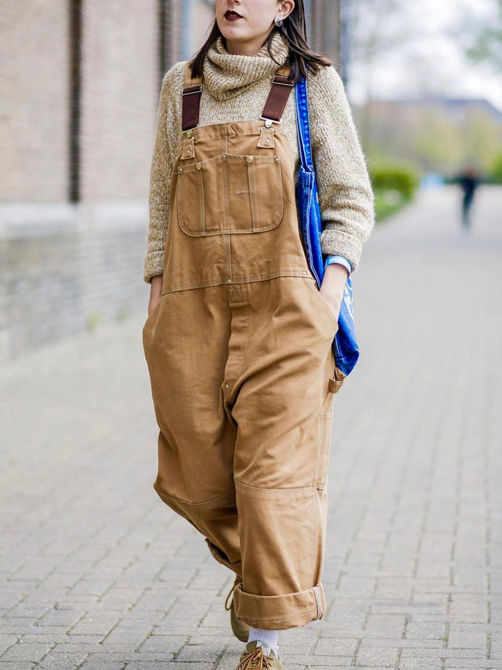 Praktische Damen Vintage Latzhose mit verstellbaren Trägern und vielen Taschen, ideal für Komfort & Funktionalität.