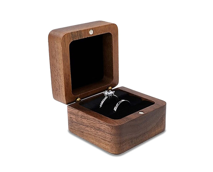 Handgemachtes Schmuckkästchen aus Holz, ideal für Verlobungs- oder Trauringe und Ohrringe. Geschenkidee.