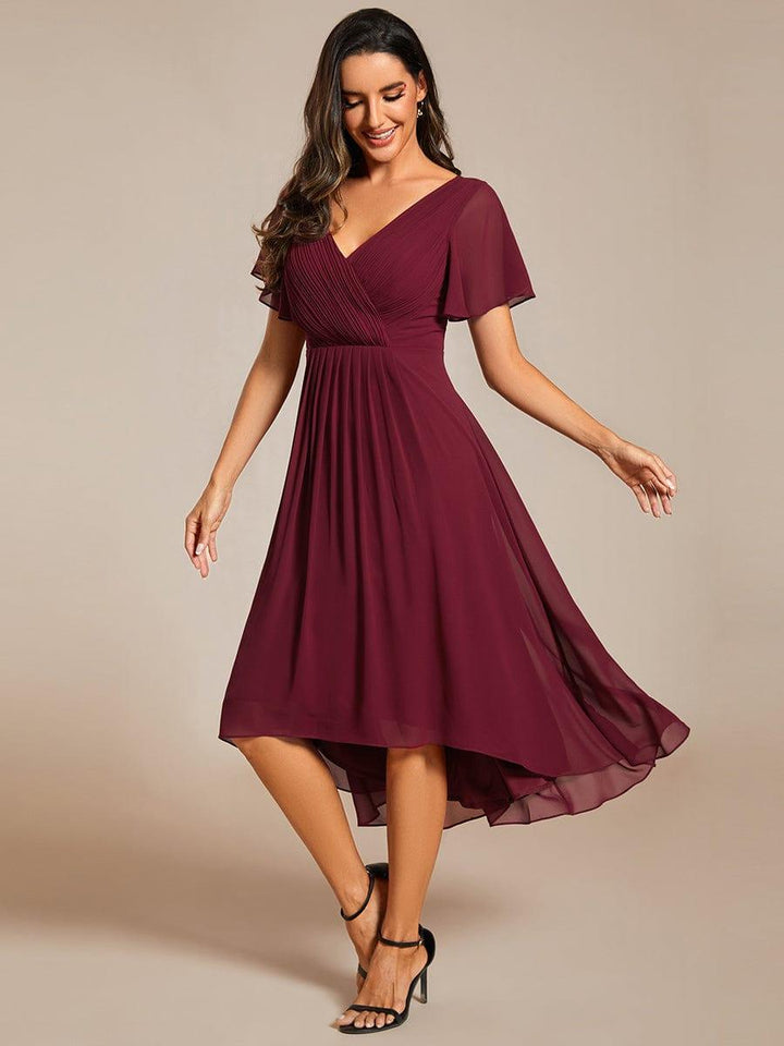 Elegantes Weißes Damen Festkleid, Vokuhila Midi-Länge, A-Linie, Kurzarm; ideal als Brautjungfernkleid.