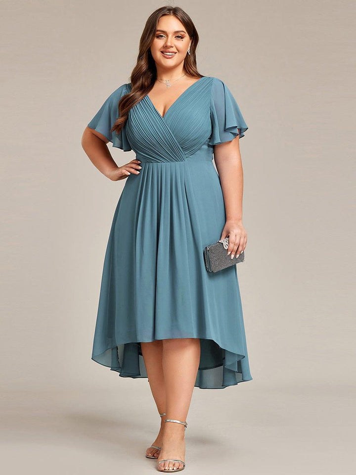 Stilvolles Violettes Damen Abendkleid, Vokuhila-Design, A-Linie, Midi-Länge; glamourös für Feste.