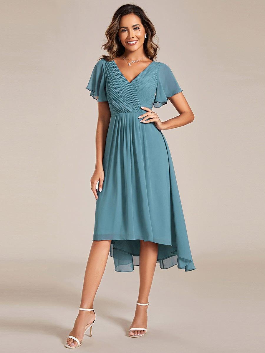 Stilvolles Silbernes Damen Abendkleid, Vokuhila-Design, A-Linie, Midi-Länge; glamourös für Feste.