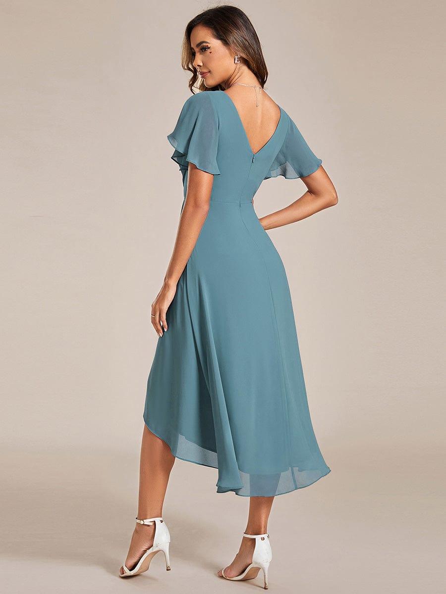 Stilvolles Goldenes Damen Abendkleid, Vokuhila-Design, A-Linie, Midi-Länge; glamourös für Feste.