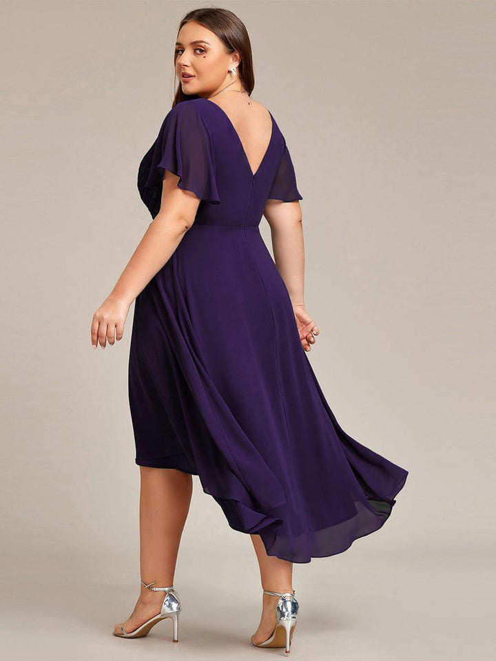Stilvolles Weißes Damen Abendkleid, Vokuhila-Design, A-Linie, Midi-Länge; glamourös für Feste.