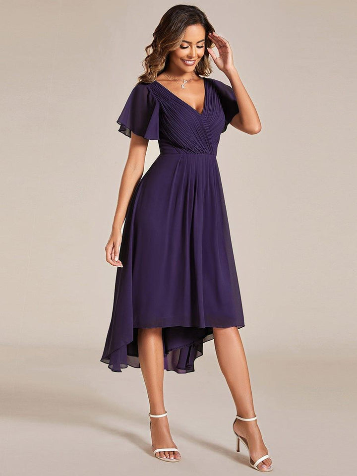 Stilvolles Cremefarbenes Damen Abendkleid, Vokuhila-Design, A-Linie, Midi-Länge; glamourös für Feste.