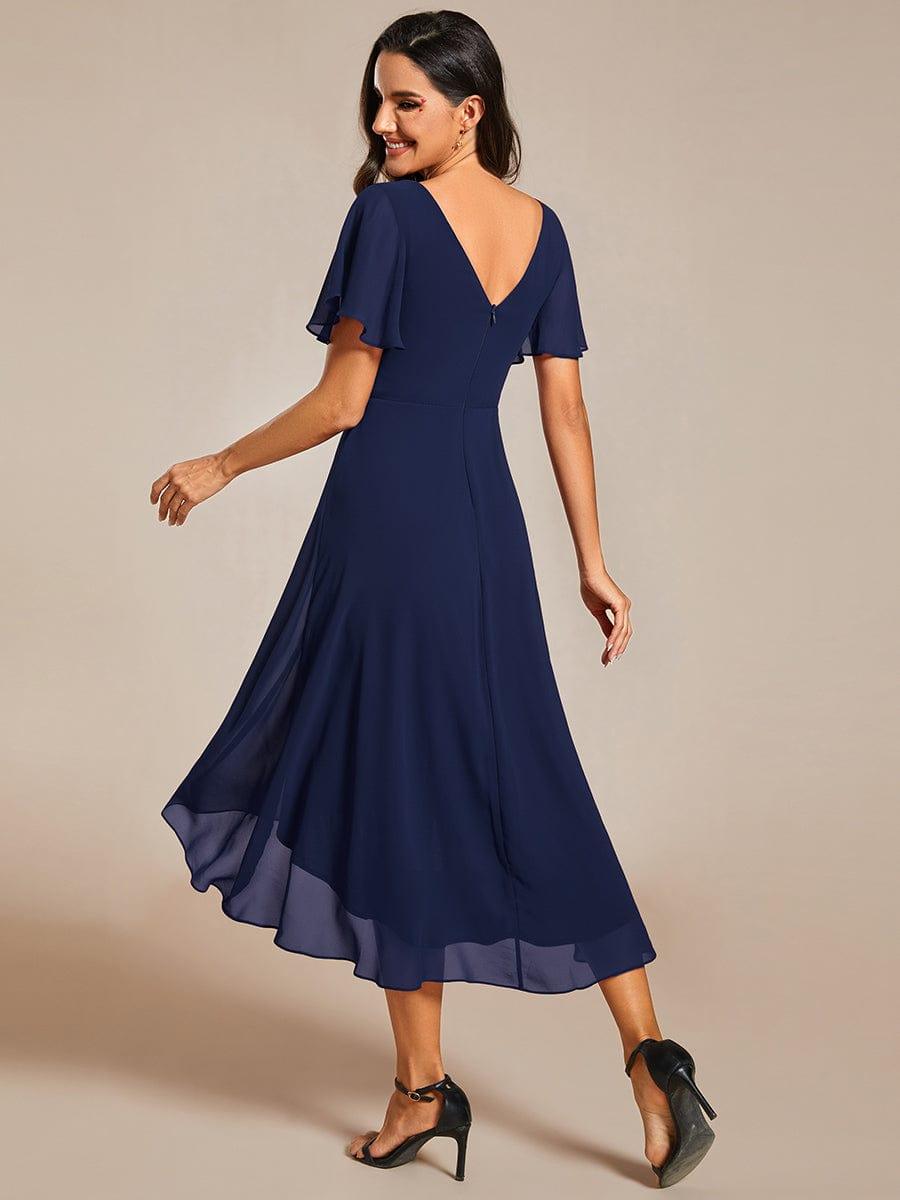 Dunkelblaues Vokuhila Abendkleid für Damen, elegant & festlich für Hochzeiten oder besondere Anlässe.