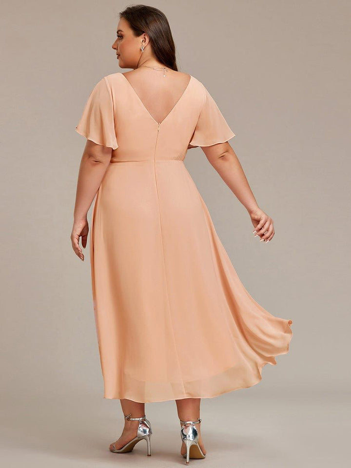Glamouröses Beiges Vokuhila Abendkleid, figurschmeichelnde A-Linie und Empire-Taille; festlich.