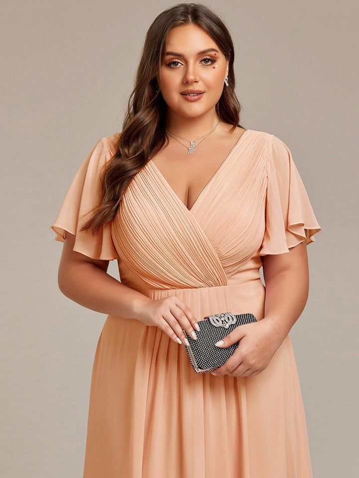 Glamouröses Cremefarbenes Vokuhila Abendkleid, figurschmeichelnde A-Linie und Empire-Taille; festlich.