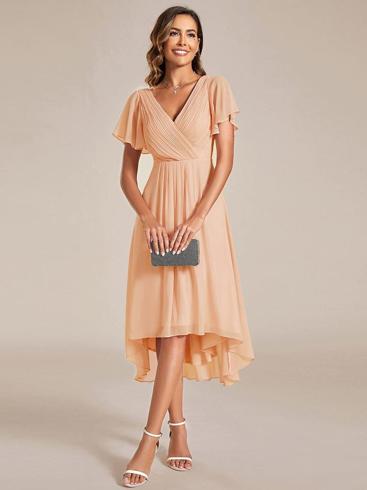 Glamouröses Goldenes Vokuhila Abendkleid, figurschmeichelnde A-Linie und Empire-Taille; festlich.
