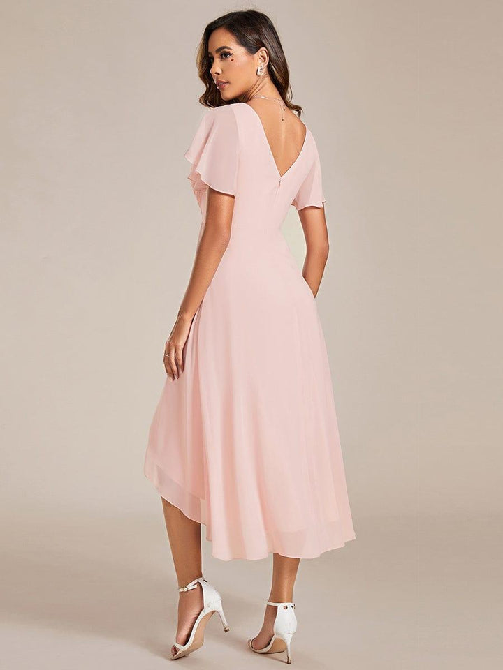 Cremefarbenes Vokuhila Abendkleid für Damen, elegant & festlich für Hochzeiten oder besondere Anlässe.