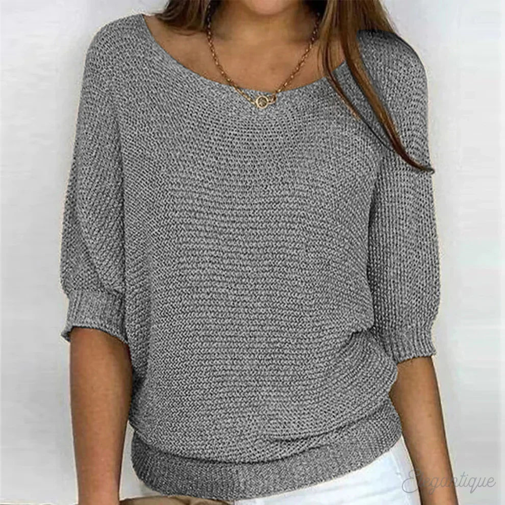 Detailaufnahme des Cross-Knit Musters auf einem eleganten Damen Pullover, texturiert und modern.