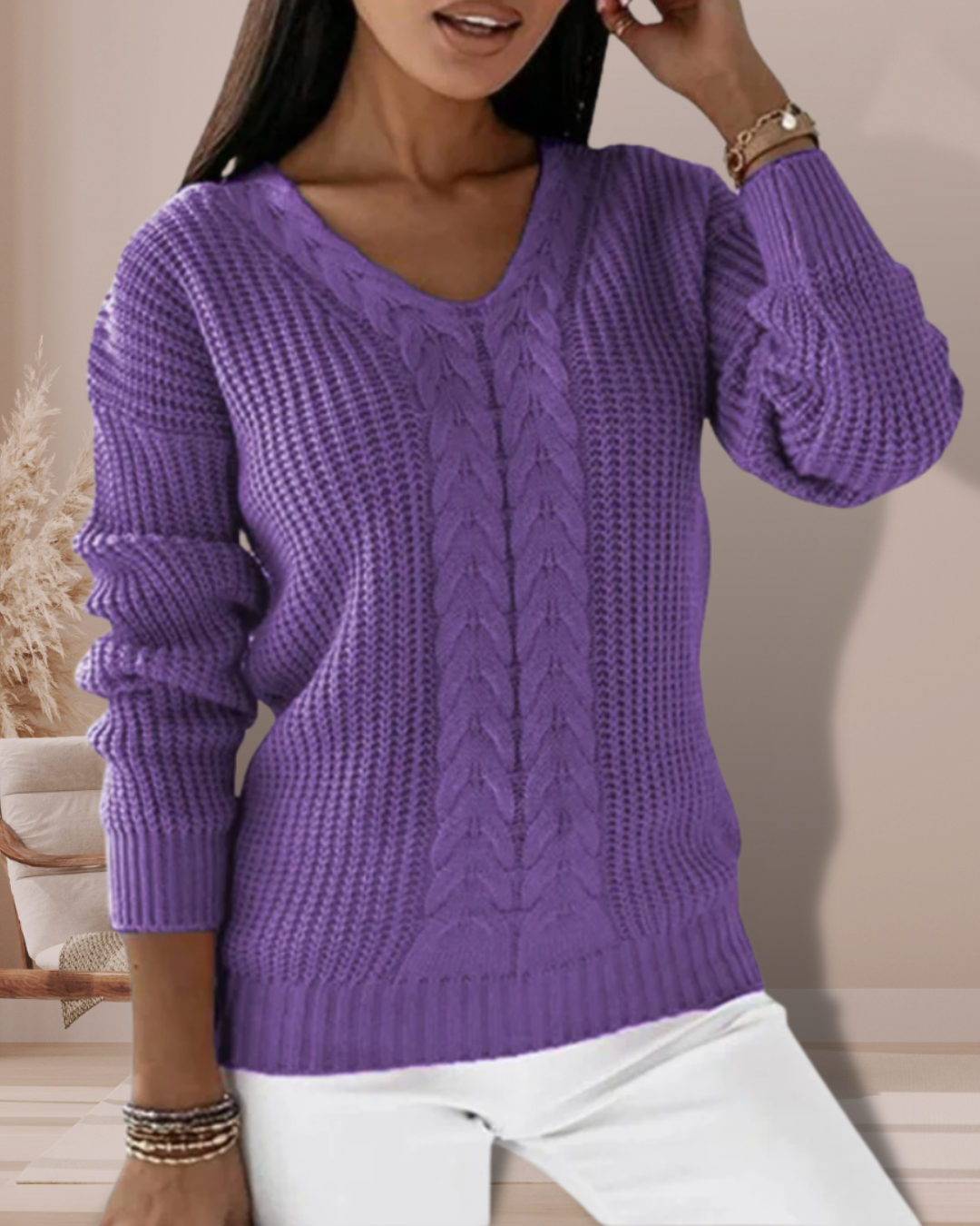 Stilvoller Damen V-Ausschnitt Langarmpullover. Edles Oberteil für elegante Winter- und Herbstoutfits.