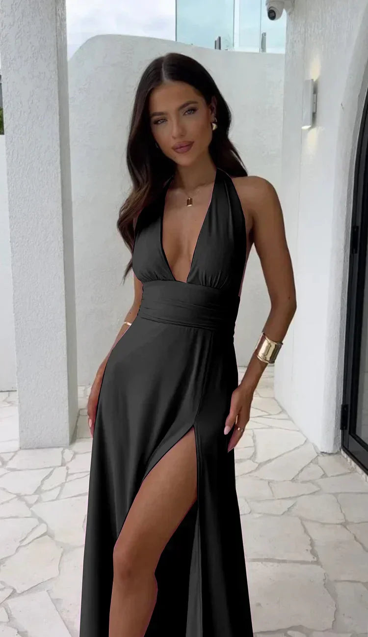 Schwarzes Damenkleid mit V-Ausschnitt. Ein vielseitiges elegantes Abendkleid, das feminine Stärke und Stil für besondere Anlässe ausstrahlt.