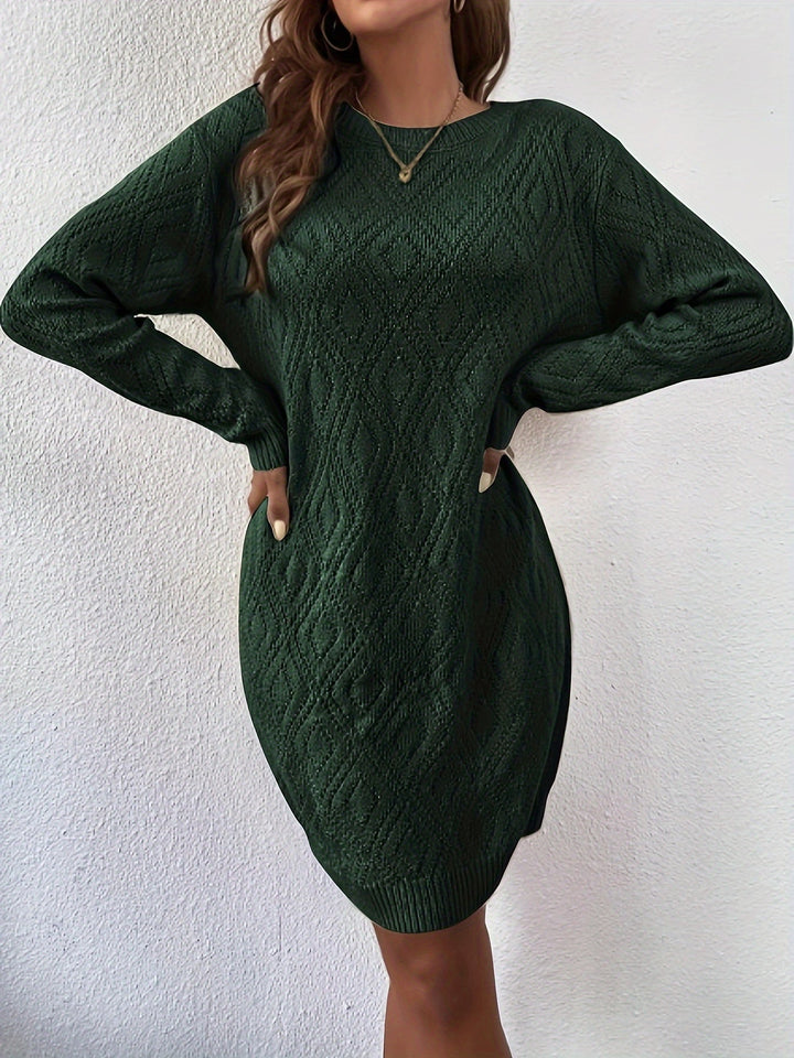 Warmes und stilvolles Damen Strickkleid mit Karomuster. Die ideale Wintermode.