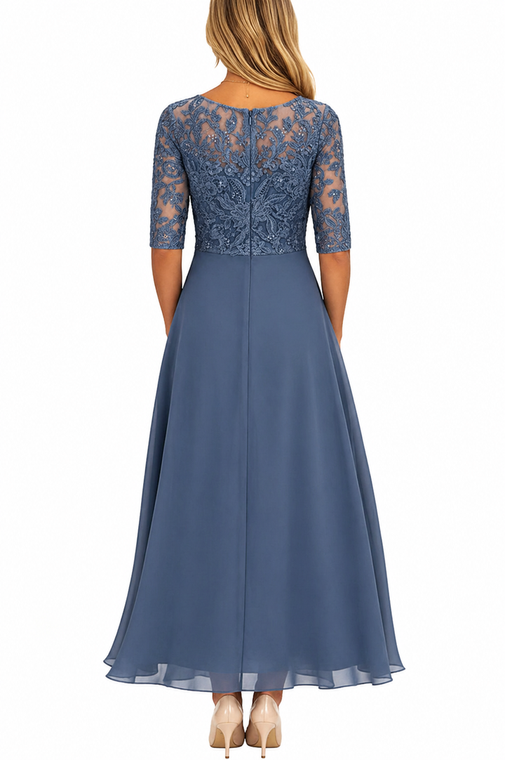 Nahaufnahme der feinen Stickerei am eleganten Midi-Kleid für Damen, perfekt als Abendkleid oder Hochzeitsgastkleid.