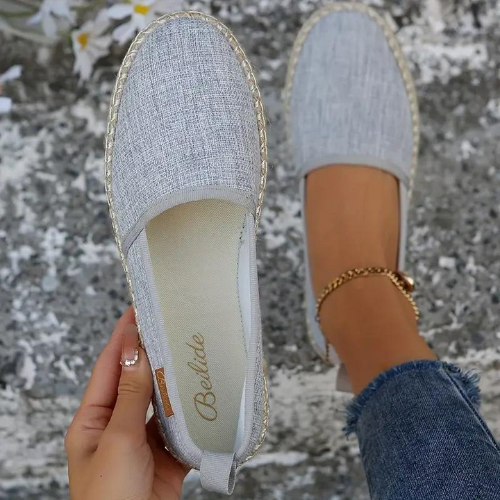Leichte Slip-on Damen Espadrilles mit Glitzer, perfekt als bequeme Sommerschuhe für Freizeit und Urlaub.
