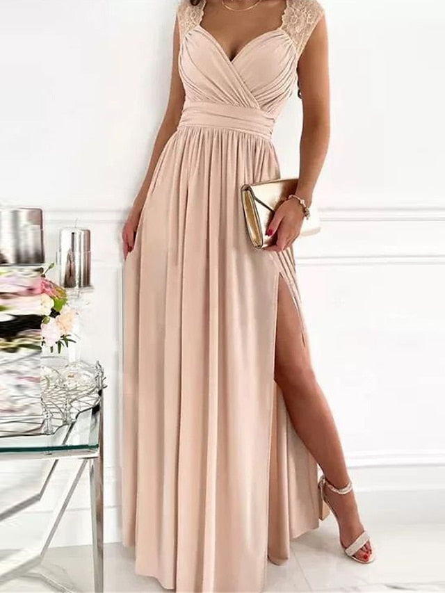 Luxuriöses Damen Abendkleid, elegant & stilvoll, für feierliche Anlässe & Empfänge.