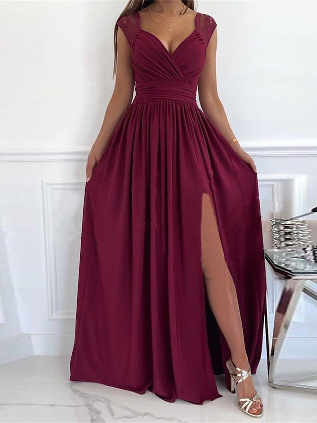 Festliches Damenkleid, elegant geschnitten, ideal für Hochzeiten & besondere Anlässe.